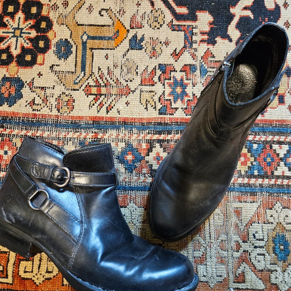 Black Born Leather Booties  8M 1" Heel - Picture 4 of 9